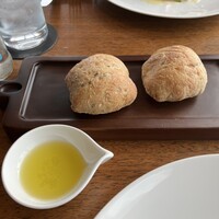 The Blue Room - オリーブのパン