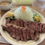 レストラン　むさし - 牛カットステーキ　300