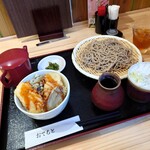 凜 - イカ天丼セット(冷) 1,300円(税込)。