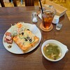 カフェ ソロ - モーニングピザ、スープ付き、ベーコン付き、アイスティー(ミルク)