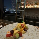 大阪ステーションホテル　メイン バー - フルーツ盛り合わせ
