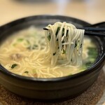 中華美食 トミーズキッチン - 特製白湯鶏煮込みそば