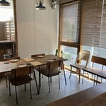 JOLIE - スタイリッシュな店内。