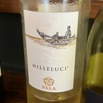 JOLIE - 白のグラスワイン。お店のおすすめはフルーティなサルデーニャ産ワインのパーラ・ミッレルーチ。