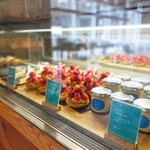 カフェ ヤット - 一階のショーケース