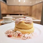COLONY by EQI - 桜sakuraあん和桜パンケーキ1680円　カフェラテ　630円　
桜あん風味の桜クリーム　めっちゃ美味しい。