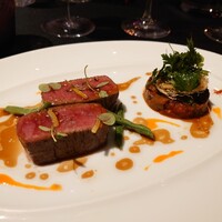 ラ ターブル ドゥ ジョエル・ロブション - 仔羊背肉のロティ クミン香る茄子のコンポートと共に