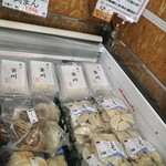 フレッシュ・クラブ - こだわりの餃子とか、ちまき とかやたら売っています　肉まん も売っていましたけど1000円超えていて それはちょっと高かったです