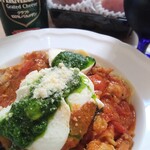 フレッシュ・クラブ - フレッシュクラブさんで　購入したバジル　にんにく　トマト　ズッキーニを使用して　今日のランチはこんな感じです　盛り付け失敗　お店みたいに上手にソースがかけられなかった　