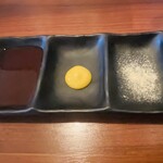 とんかつ ますいや - ソース、辛子、塩。