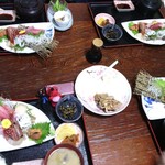 海鮮料理の店　岩沢 - 特上刺身定食４人前と、唐揚げ食べかけ