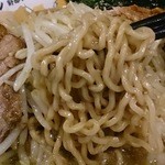 野郎ラーメン - 麺（中太）