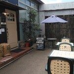 BETTER LIFE COFFEE+ROASTERS LABO - 入口前の空間