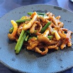 赤坂 四川飯店 - 牛肉とにんにくの茎の炒め