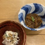 河太郎 博多駅店 - 河太郎特製いかの沖漬けと、お通しのオクラとシメジのクリームチーズ白和え。