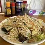 呑みめしや いっぷく - 醤油ベースにニンニク強めの野菜炒め　間違いないやつ