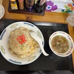 呑みめしや いっぷく - チャーハン大盛り　スープ付
