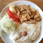 カフェ ライトキック - レバー炒めに、豚肉も入っていて、甘辛でご飯がすすみます。