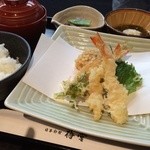 日本料理 梅堂 - 春の素材いっぱいの天ぷら。胡麻豆腐のあられ揚げがすごく美味しい。 