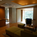 Myouken Ishiharasou Shokusai Ishikura - 部屋にはいると、和室と洋間のリビングに寝室。