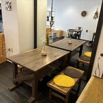 コポリドーナツ - ガラスに写る、店内の様子(=´∀｀)