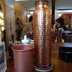 印度料理シタール - 銅製のボトルもゴブレットも大汗