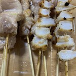 炭火やきとり 鳥信 - もも(塩)×5本
      やげんなんこつ(塩)×2本