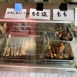 炭火やきとり 鳥信 - この日のショーケース
      やげんなんこつがありました