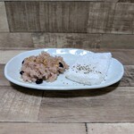 栄屋菓子舗 - 塩と黒胡椒をふっております。残り半分は塩と胡麻油で頂きましたがこれが更に良かった