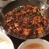 過門香 銀座本店 - 雨でどんよりした気分をピリッとさせるため、今日のランチは麻婆豆腐。こちらの麻婆はピリッと辛くてホントに旨い。ご馳走さまでした。