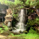 リスボンエイト - 店外観(人口滝)