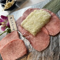 PONGA PREMIUM - 左が厚切りのタンモト。右が薄切りのネギタン塩