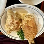 中国四川料理 ドンシュー - 後から唐揚げが運ばれてきました。これも定食の一品です。