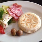 エミリア - アミューズ