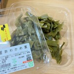 とれとれ寿司 - 箸やすめに酢わかめ茎も
