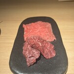 炭火焼肉 なかはら - ③奥が「イチボ」、手前が「サガリ」