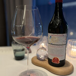 エスキス - イタリア産赤ワイン。タンニン、ブラックチェリー、ブラックカシスのような風味。キンキとも合う。