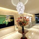 エスキス - 建物のエントランスから、ゴージャス