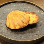 小鳥と苺 Bistro - ドイツベーコン オリーブ パルミジャーノのマドレーヌ サレ