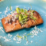 小鳥と苺 Bistro - 玉ねぎクミンのフィナンシェ サレ