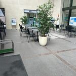 FADIE COFFEE  - お店は銀行の入口にあり広い待合室を客席にしてあります。