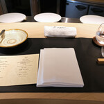 Simplicité - 店内のカウンター席の風景です