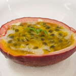 Simplicité - ランチコース 12100円 のパッションフルーツ レモンのソルベ