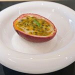 Simplicité - ランチコース 12100円 のパッションフルーツ レモンのソルベ