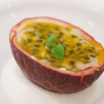 Simplicité - ランチコース 12100円 のパッションフルーツ レモンのソルベ