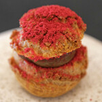 Simplicité - ランチコース 12100円 のほうじ茶のシュークリーム ラズベリーパウダー