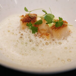 Simplicité - ランチコース 12100円 の帆立焼き 枝豆リゾット 貝の出汁のスープ 生姜の香り