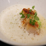 Simplicité - ランチコース 12100円 の帆立焼き 枝豆リゾット 貝の出汁のスープ 生姜の香り