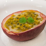 Simplicité - ランチコース 12100円 のパッションフルーツ レモンのソルベ
