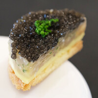 Simplicité - ランチコース 12100円 のキャビアサブレブルトン